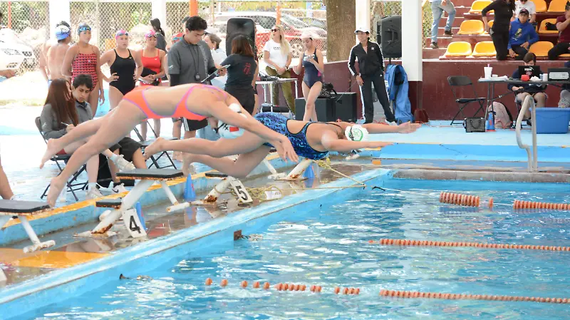La competencia se llevó a cabo en la alberca municipal de la deportiva Miguel Alemán Valdés.